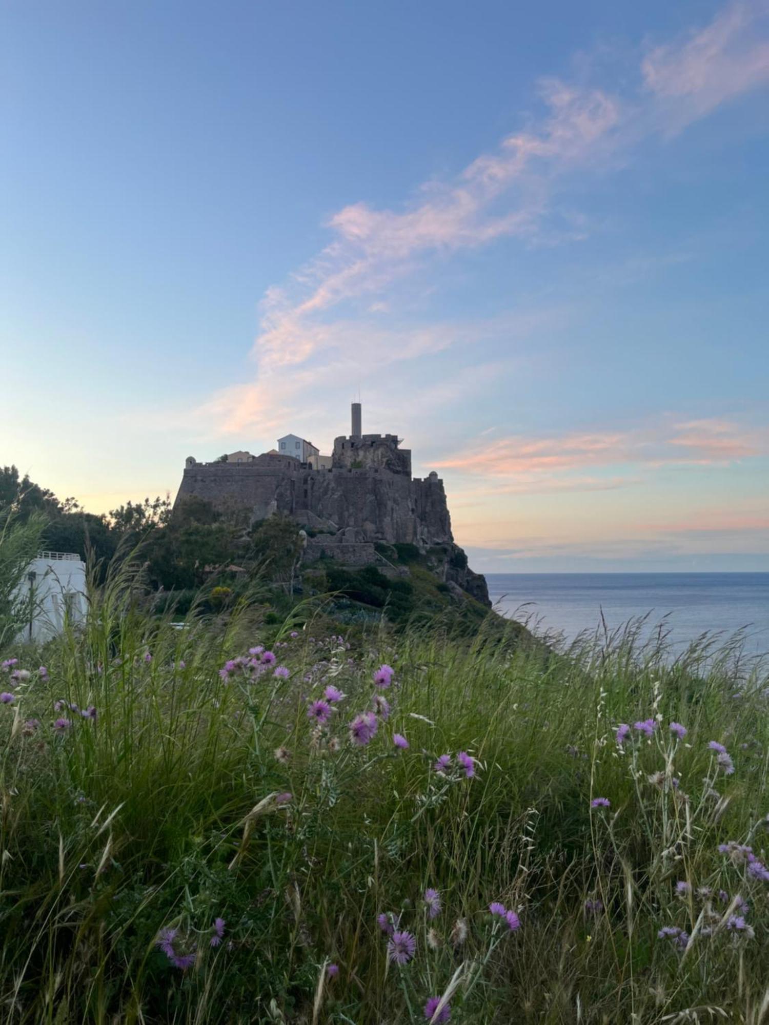 Casa Vista Castello Villa Капрая Екстериор снимка
